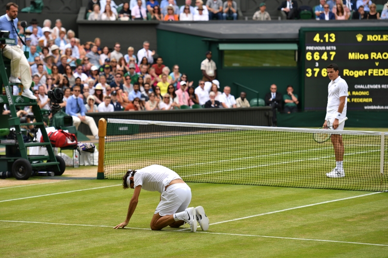 Federer falling Federer and Raonic