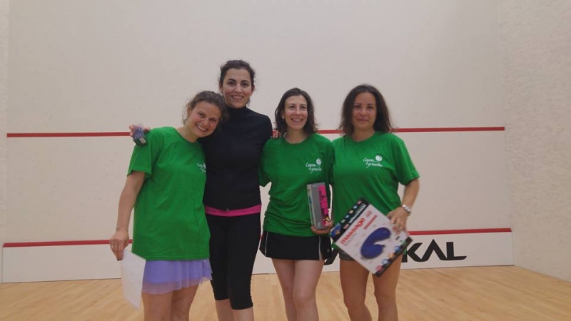 Скуош с усмивка